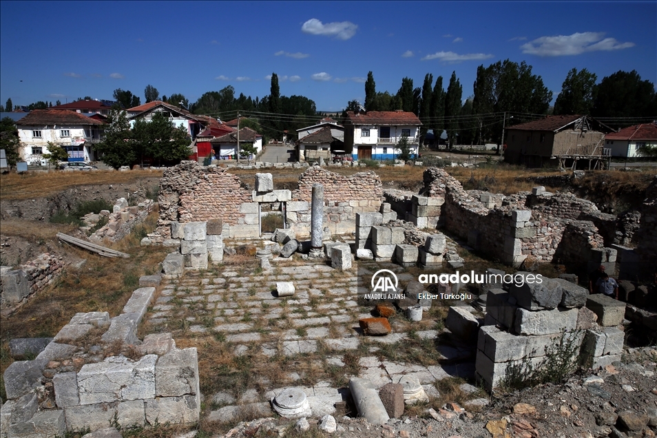 Antik kentin üzerine kurulu ilçede yer arayışı