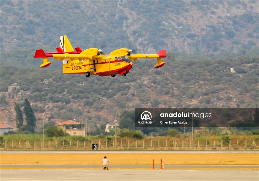 España envía dos aviones extintores para ayudar a combatir los incendios forestales en Turquía