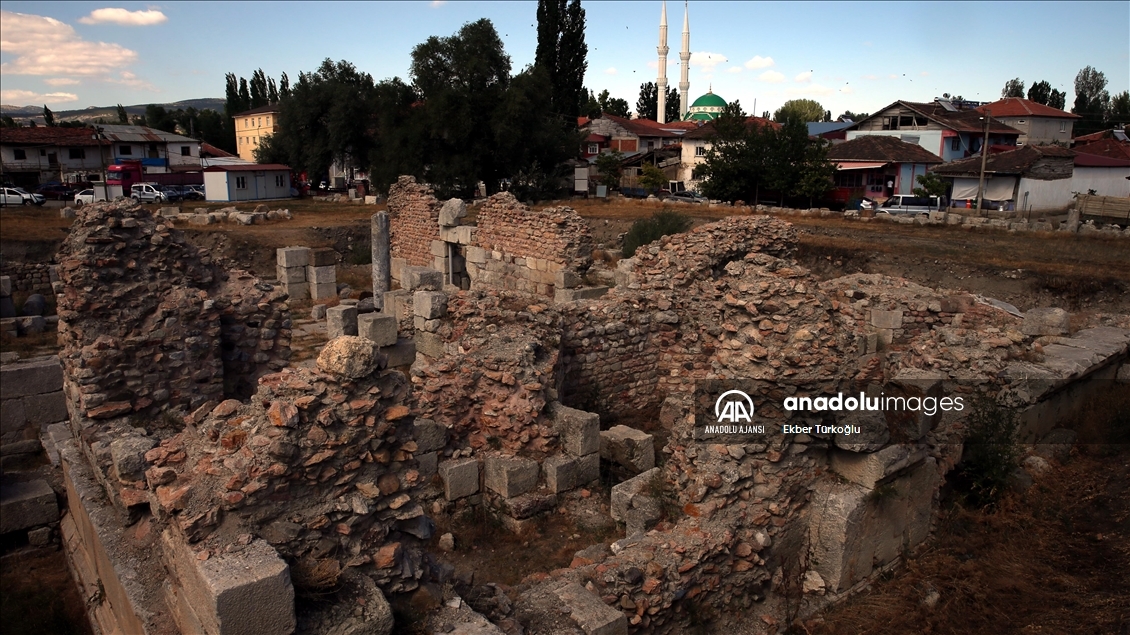 Antik kentin üzerine kurulu ilçede yer arayışı