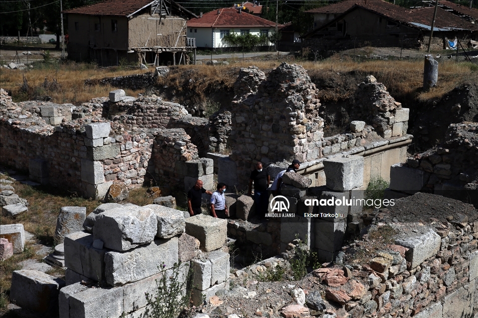 Antik kentin üzerine kurulu ilçede yer arayışı