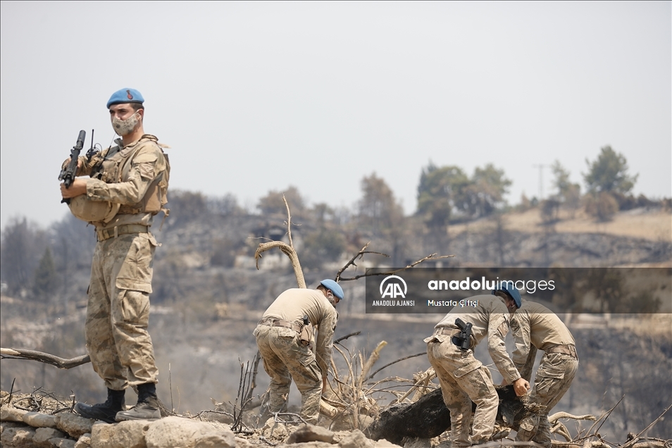  Terörle mücadelenin kahraman komandoları Manavgat'taki orman yangını sonrası seferber oldu