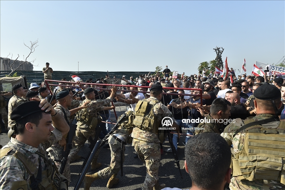 احتجاجات ذكرى انفجار بيروت.. 21 جريحا ومحاولة لاقتحام البرلمان