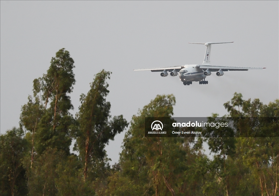 Alevlere karşı zamanla yarışan uçak pilotlarının zorlu mesaisi başladı