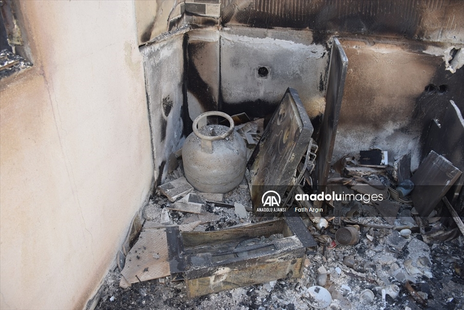 Adana'daki orman yangınında evleri ve kızlarının çeyizi zarar gören aile üzüntü yaşıyor