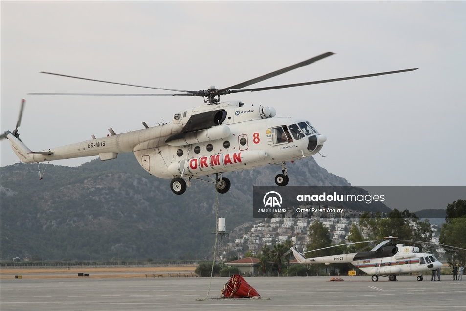 Alevlere karşı zamanla yarışan uçak pilotlarının zorlu mesaisi başladı