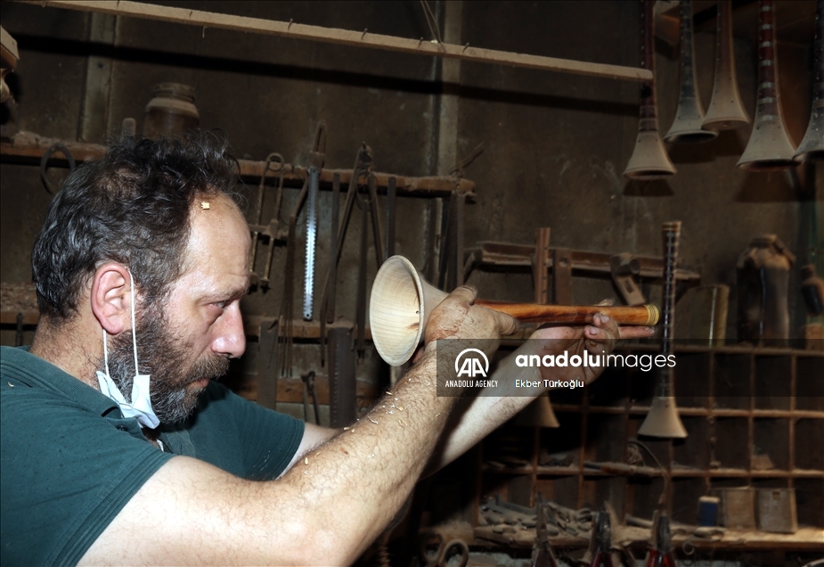 Turquie : Artisan-maître du « zurna », il s’efforce de répondre à la forte demande pour les mariages en été