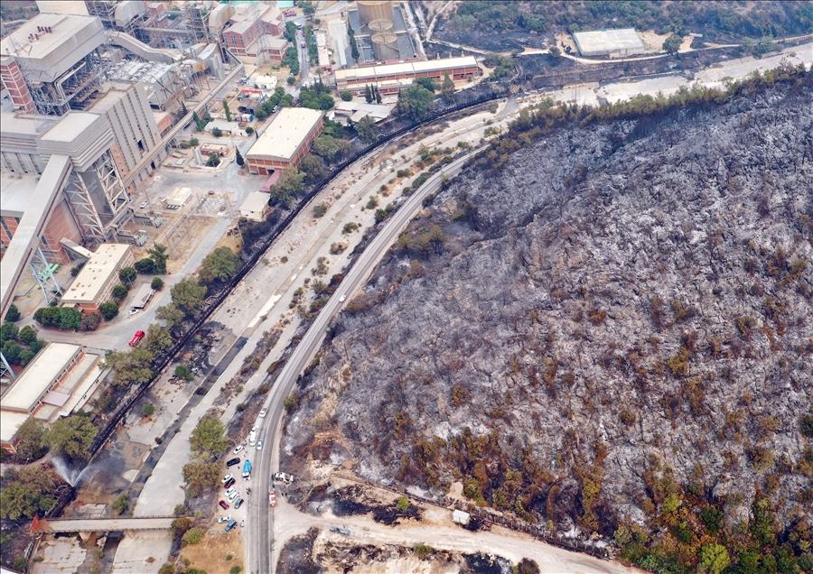 Muğla'nın Milas ilçesindeki Kemerköy Termik Santrali'ndeki yangın ana binaya sıçramadan kontrol altına alındı