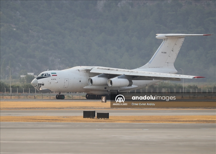 Alevlere karşı zamanla yarışan uçak pilotlarının zorlu mesaisi başladı