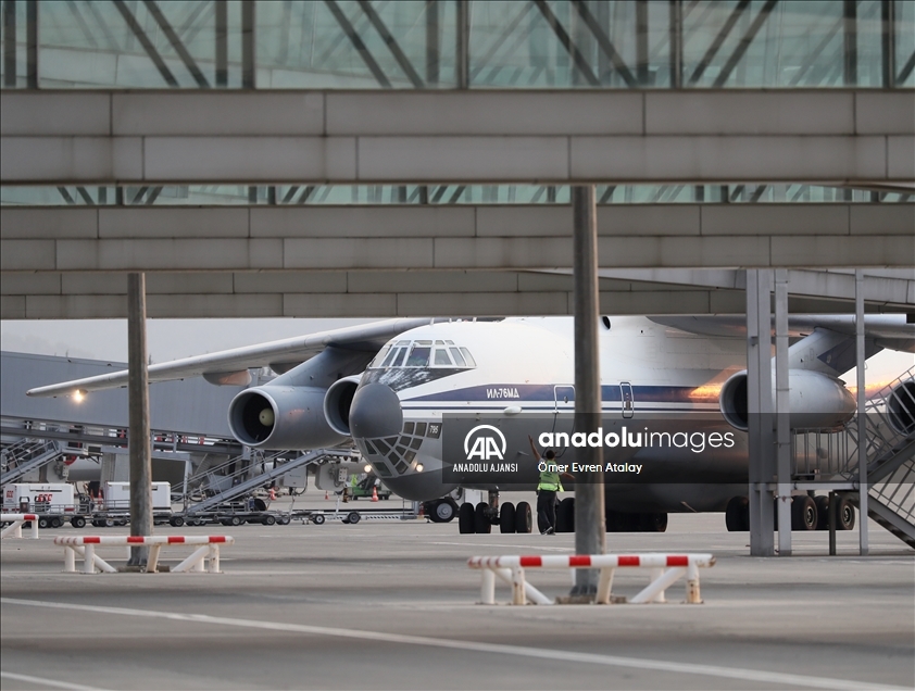 Alevlere karşı zamanla yarışan uçak pilotlarının zorlu mesaisi başladı
