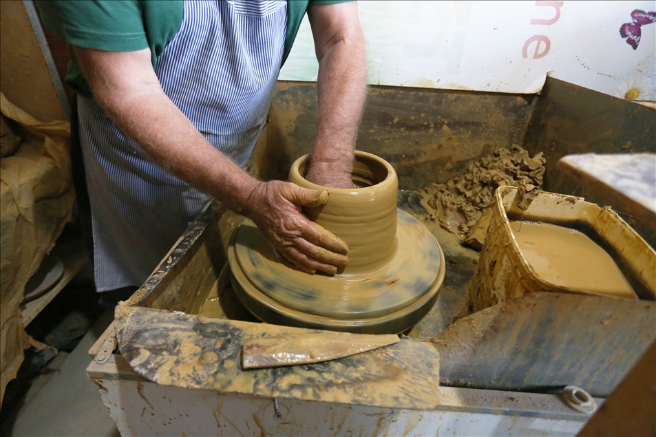 Tradita shekullore e prodhimit të enëve prej balte është rua