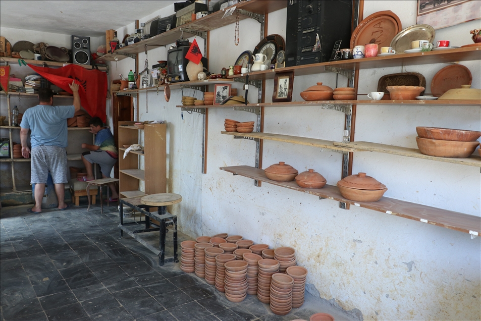 Poçaria, zejtaria unike e Tiranës