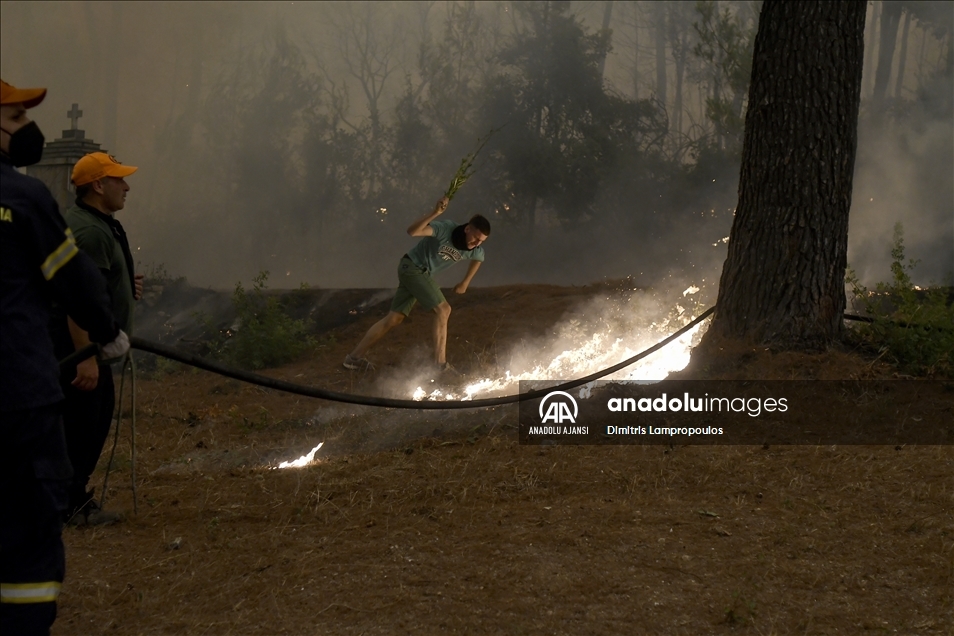 Yunanistan’da orman yangınlarıyla mücadele sürüyor