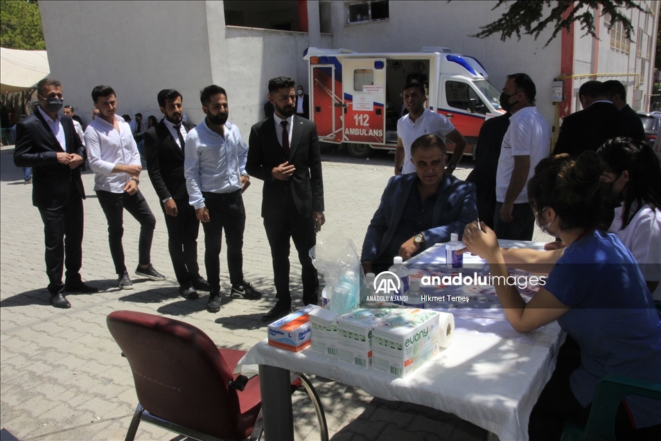 Sağlık ekipleri gidebildikleri her yerde aşılama yaparak Hakkari'yi "mavi" kategoriye taşıdı