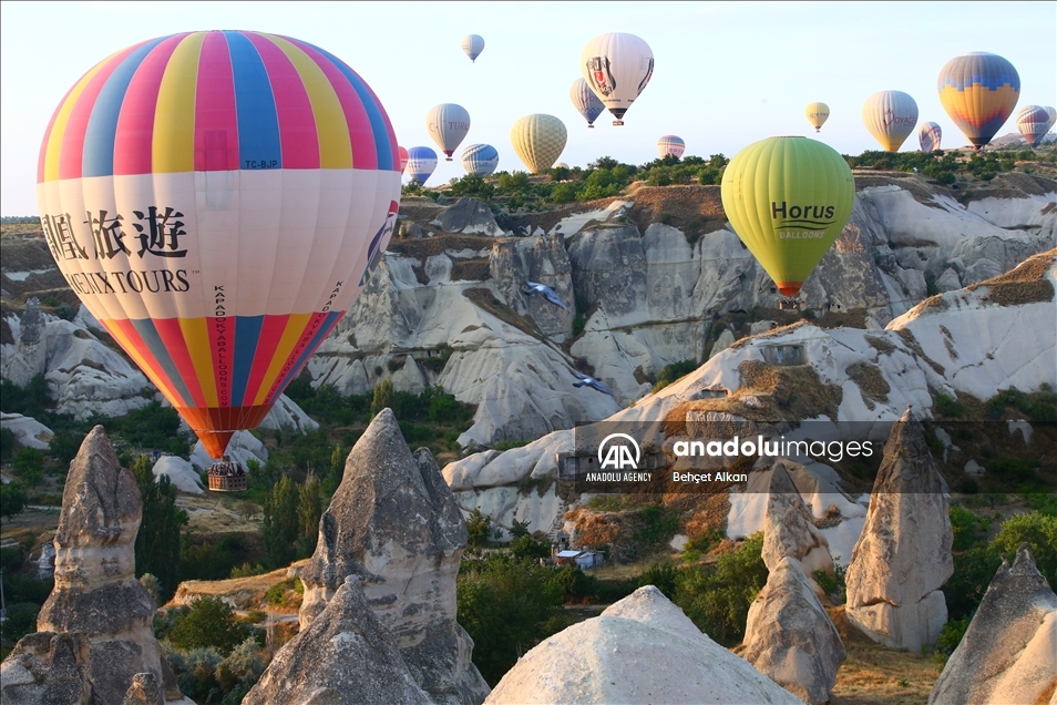 На воздушном шаре в Каппадокии: услугой воспользовались до 140 тыс. туристов