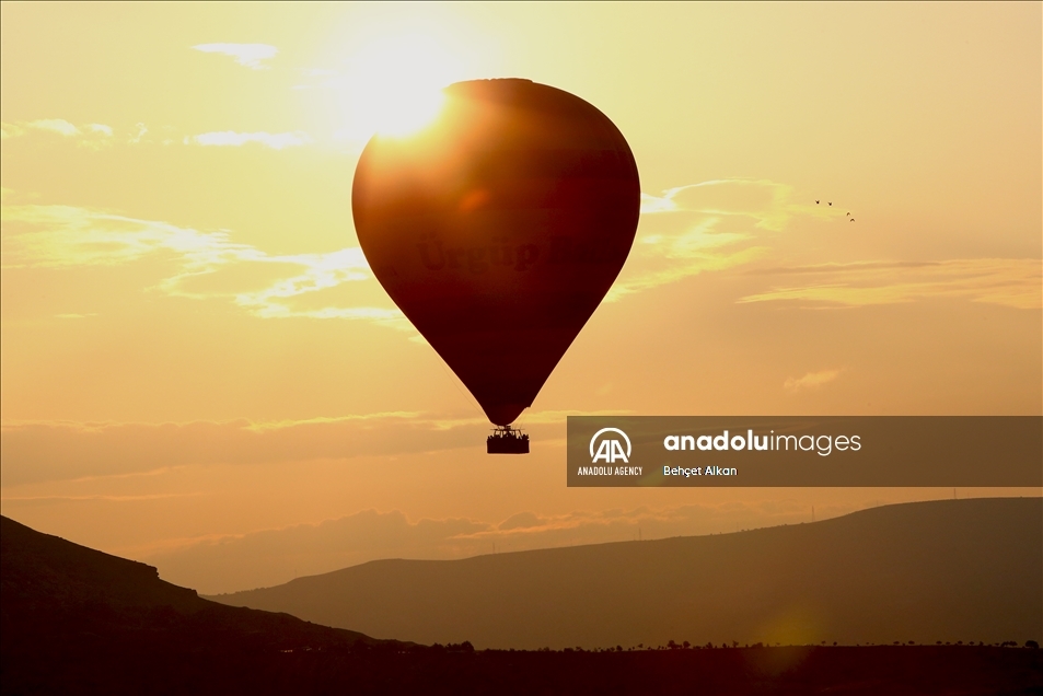 На воздушном шаре в Каппадокии: услугой воспользовались до 140 тыс. туристов