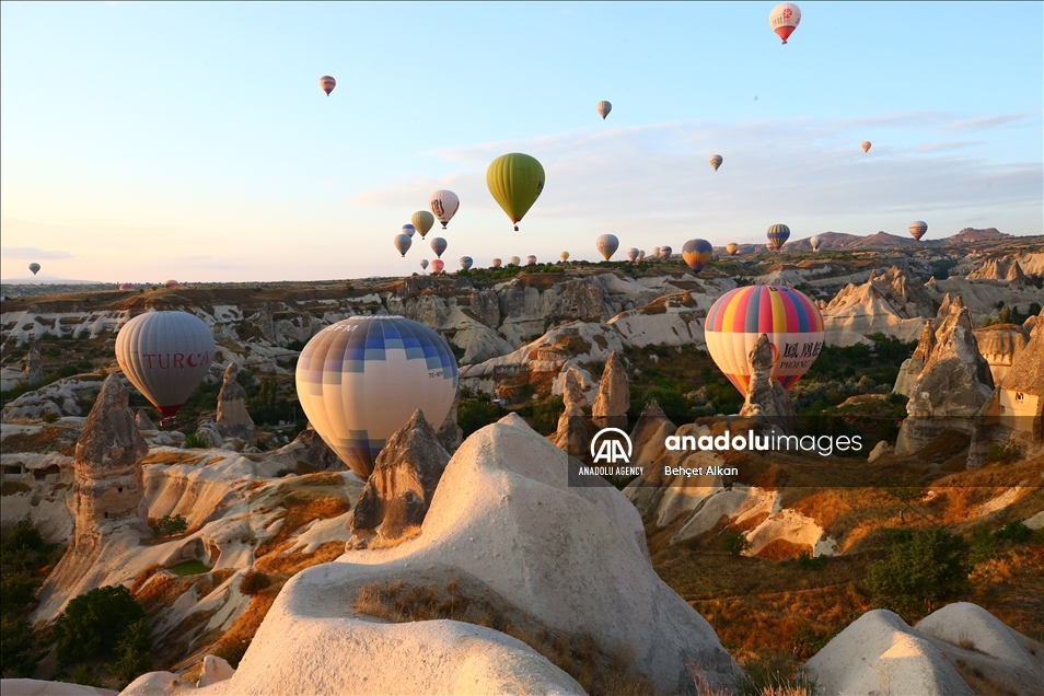 На воздушном шаре в Каппадокии: услугой воспользовались до 140 тыс. туристов