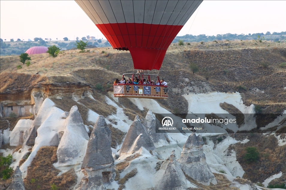 На воздушном шаре в Каппадокии: услугой воспользовались до 140 тыс. туристов