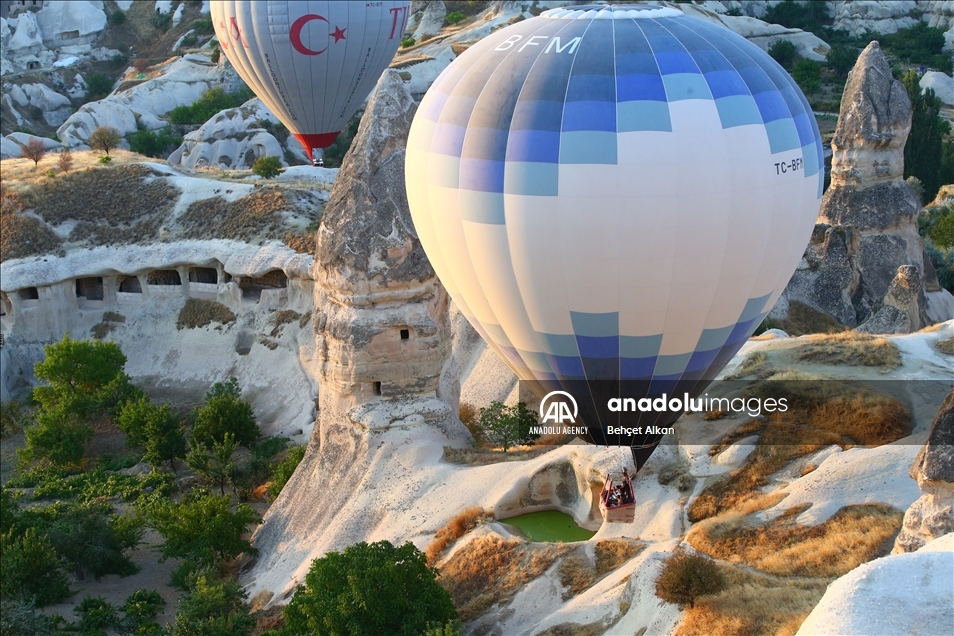 На воздушном шаре в Каппадокии: услугой воспользовались до 140 тыс. туристов