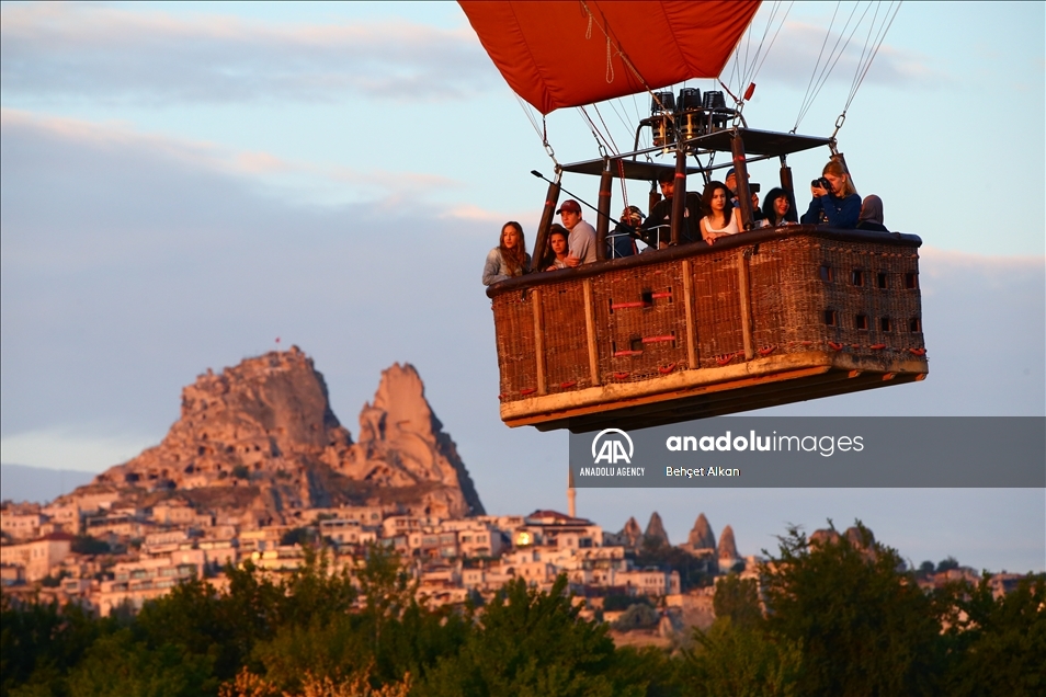 На воздушном шаре в Каппадокии: услугой воспользовались до 140 тыс. туристов