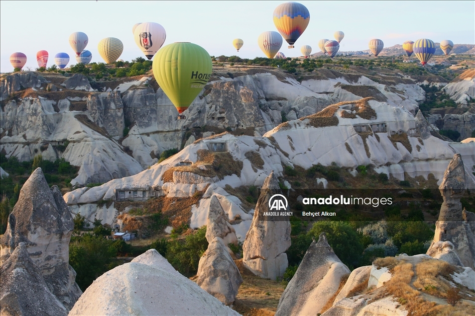 На воздушном шаре в Каппадокии: услугой воспользовались до 140 тыс. туристов