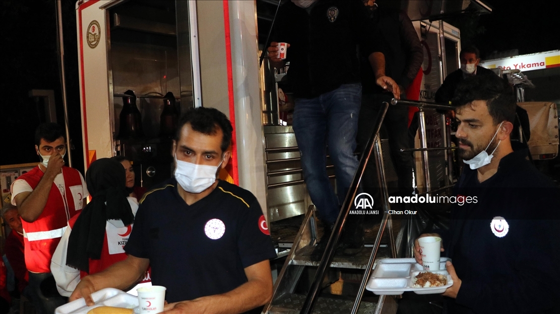 Sel felaketinin yaşandığı Bozkurt ilçesinde ekiplerin çalışması devam ediyor