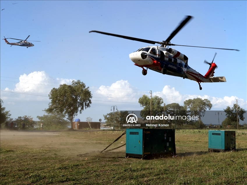 Sel felaketinin yaşandığı Bozkurt'ta köylere helikopterle jeneratör yardımı