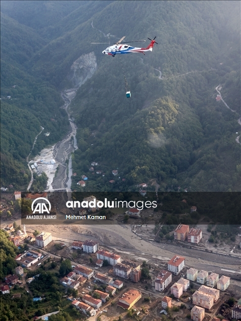 Sel felaketinin yaşandığı Bozkurt'ta köylere helikopterle jeneratör yardımı