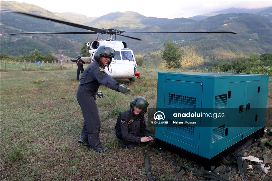 Sel felaketinin yaşandığı Bozkurt'ta köylere helikopterle jeneratör yardımı