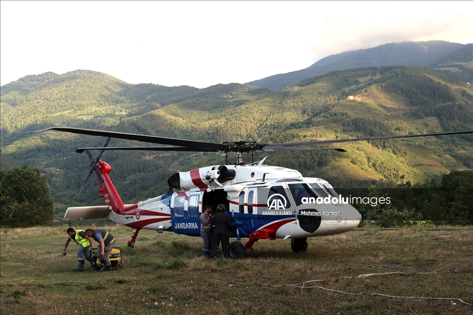 Sel felaketinin yaşandığı Bozkurt'ta köylere helikopterle jeneratör yardımı