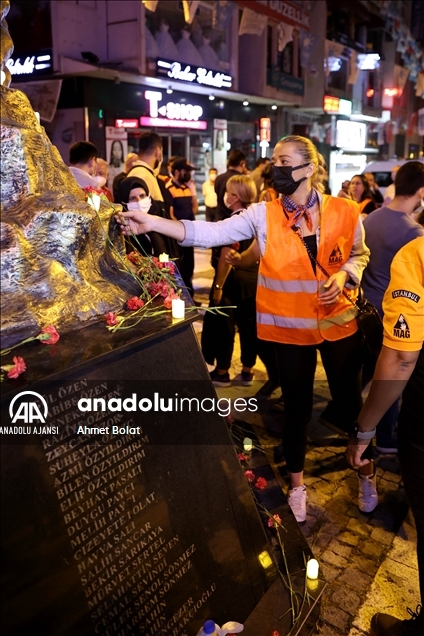 Marmara Depreminde Hayat N Kaybedenler T Renle An Ld Anadolu Ajans