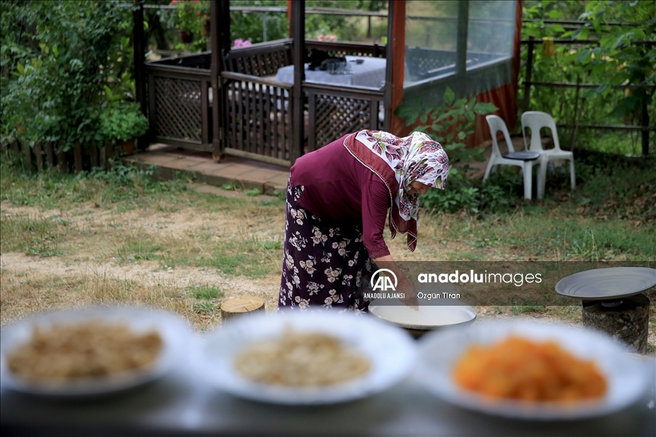 Aşure kazanları bolluk ve bereket için kaynıyor