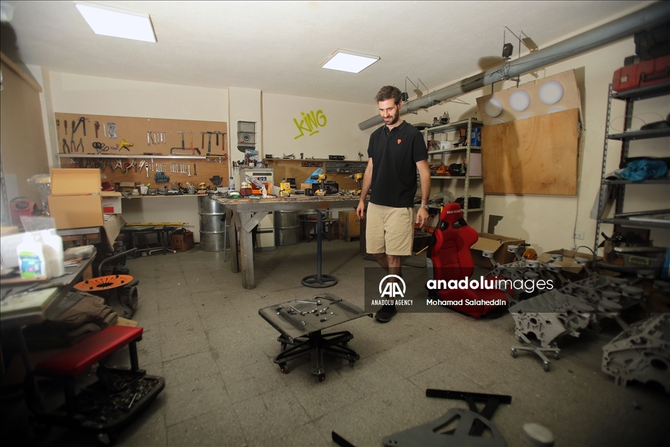Un Jordanien fabrique des meubles de maison à partir de pièces de voiture usagées