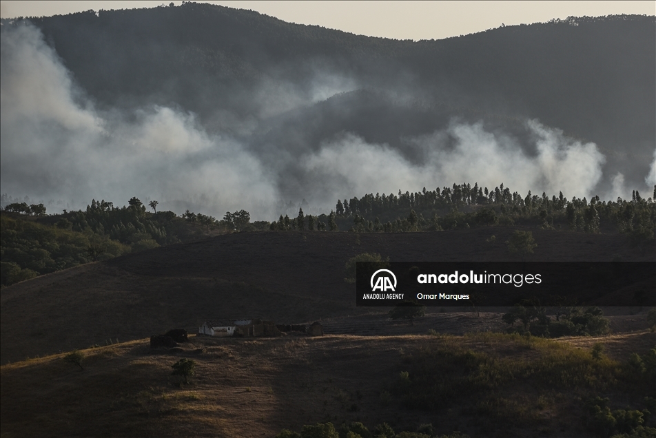 Wildfires rage in Southern Portugal