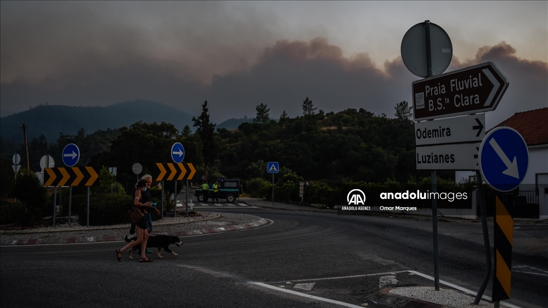 Wildfires rage in Southern Portugal