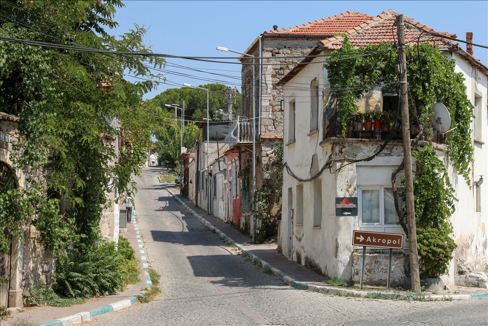 Bergama'nın eski evleri ve tarih dolu dar sokakları