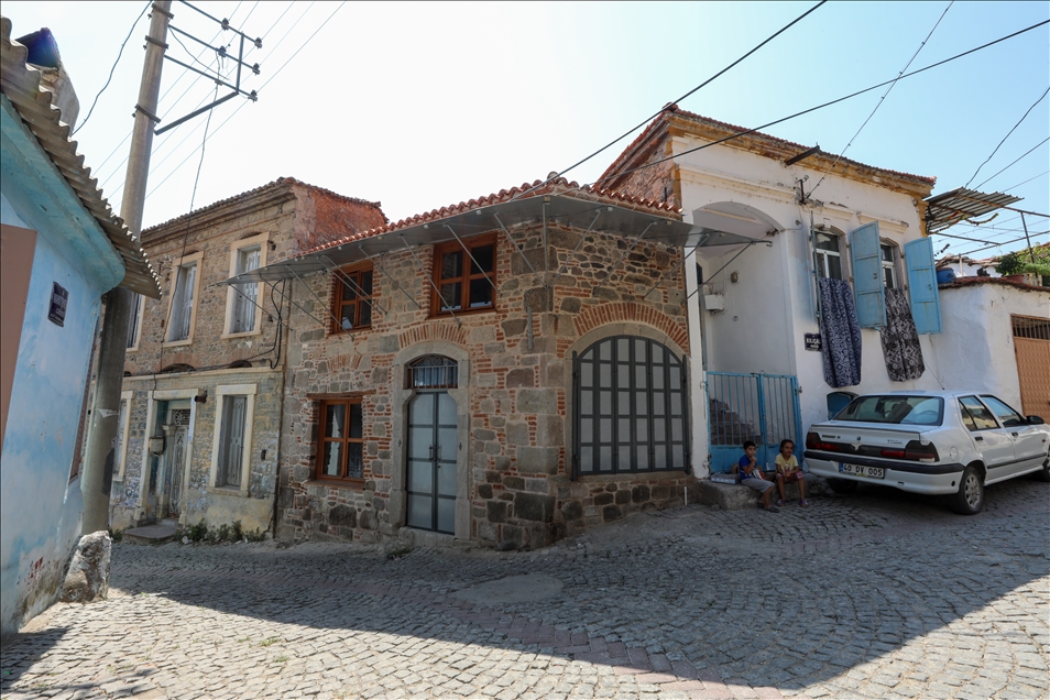 Bergama'nın eski evleri ve tarih dolu dar sokakları