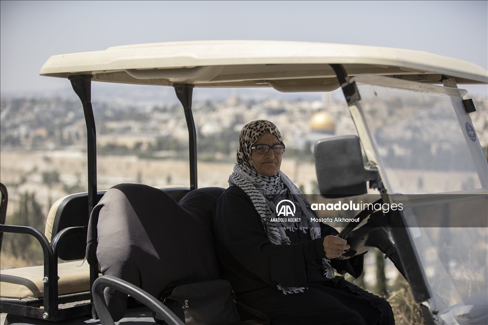 الحاجة نفيسة خويص: هذه حكايتي مع "توكتوك" الوصول للأقصى