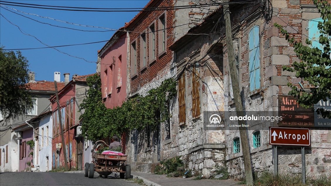 Bergama'nın eski evleri ve tarih dolu dar sokakları