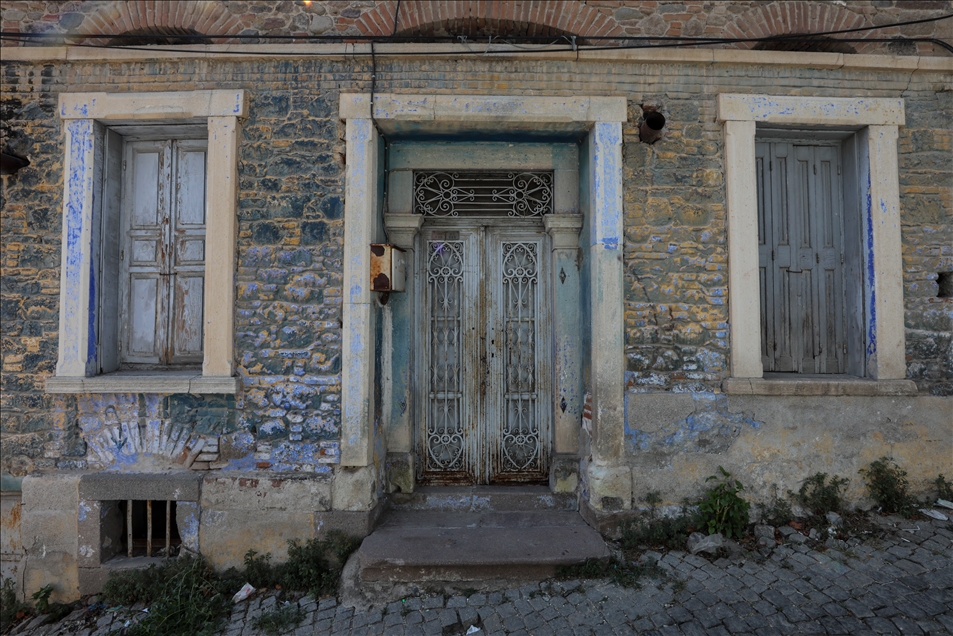 Bergama'nın eski evleri ve tarih dolu dar sokakları