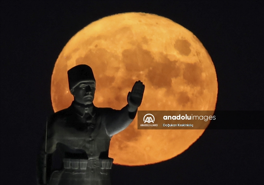 Ankara'da dolunay
