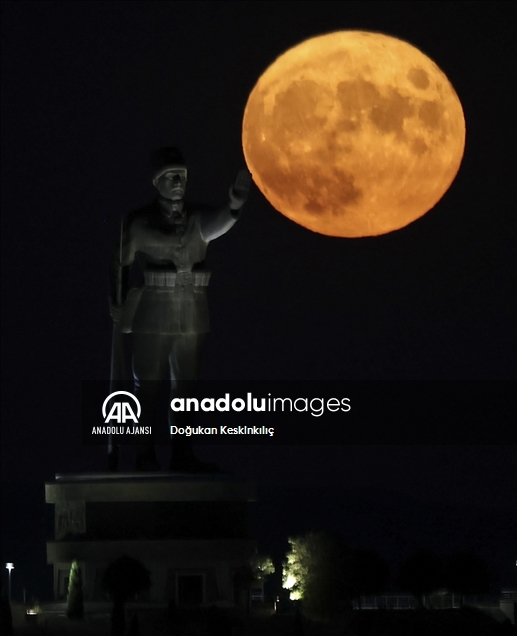 Ankara'da dolunay