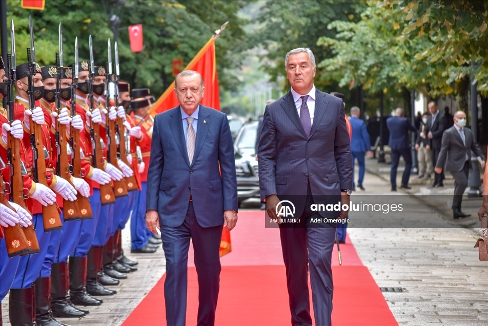 Crna Gora: Turski predsjednik Erdogan stigao na Cetinje, dočekan uz najviše državne počasti