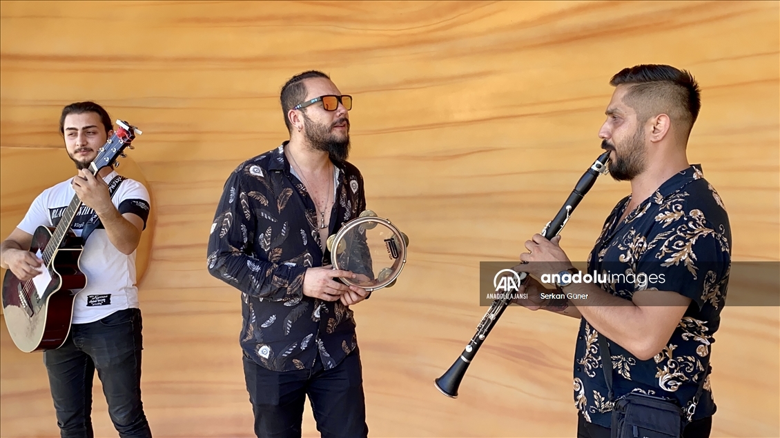 "Müzik şehri" Kırşehir'de sokak sanatçıları için "müzik durakları" oluşturuldu