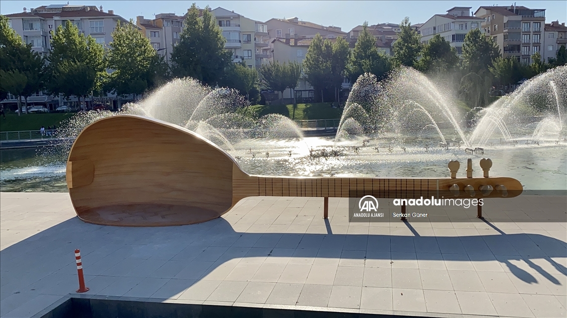 "Müzik şehri" Kırşehir'de sokak sanatçıları için "müzik durakları" oluşturuldu