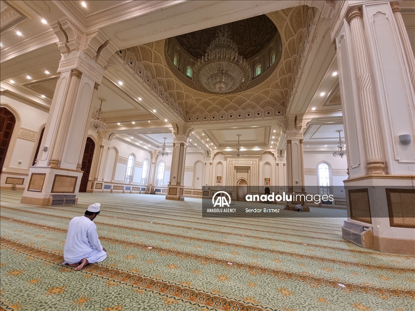 جامع السلطـان قابـوس بصلالة... تحفة معمارية تعكس التراث الُعماني