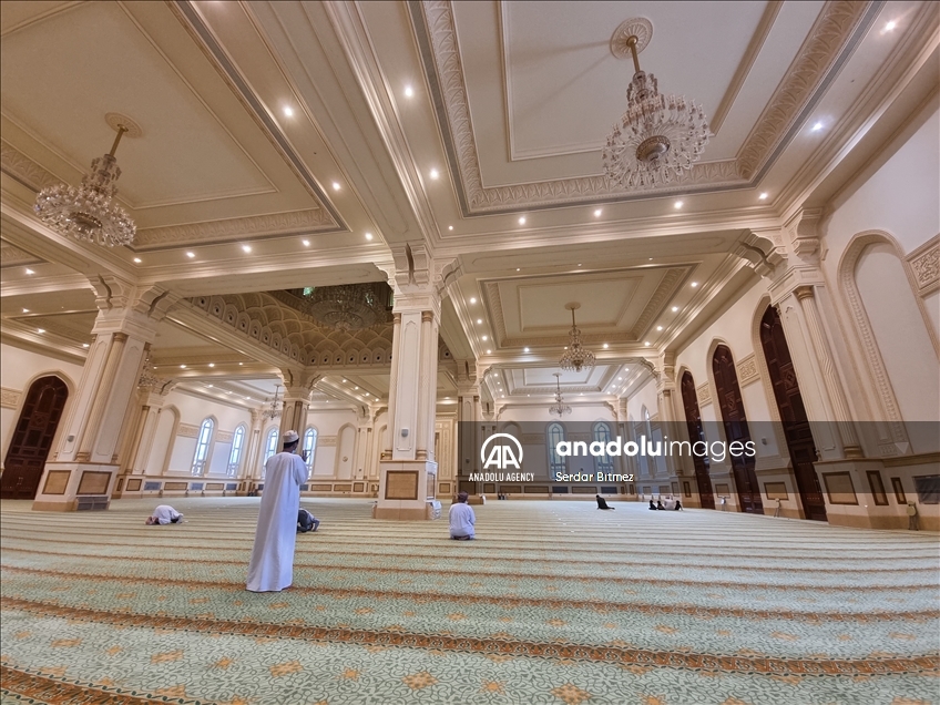 جامع السلطـان قابـوس بصلالة... تحفة معمارية تعكس التراث الُعماني