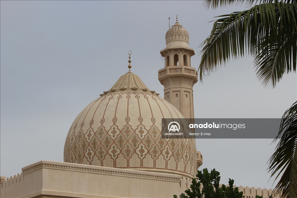 جامع السلطـان قابـوس بصلالة... تحفة معمارية تعكس التراث الُعماني