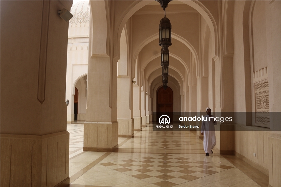جامع السلطـان قابـوس بصلالة... تحفة معمارية تعكس التراث الُعماني