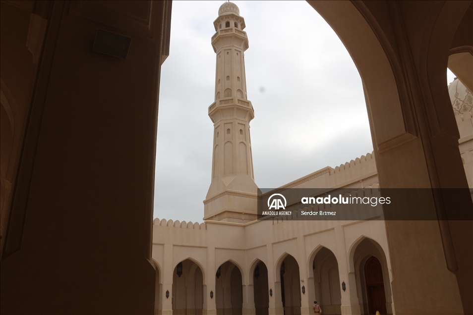 جامع السلطـان قابـوس بصلالة... تحفة معمارية تعكس التراث الُعماني