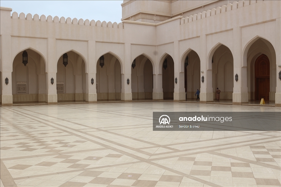 جامع السلطـان قابـوس بصلالة... تحفة معمارية تعكس التراث الُعماني